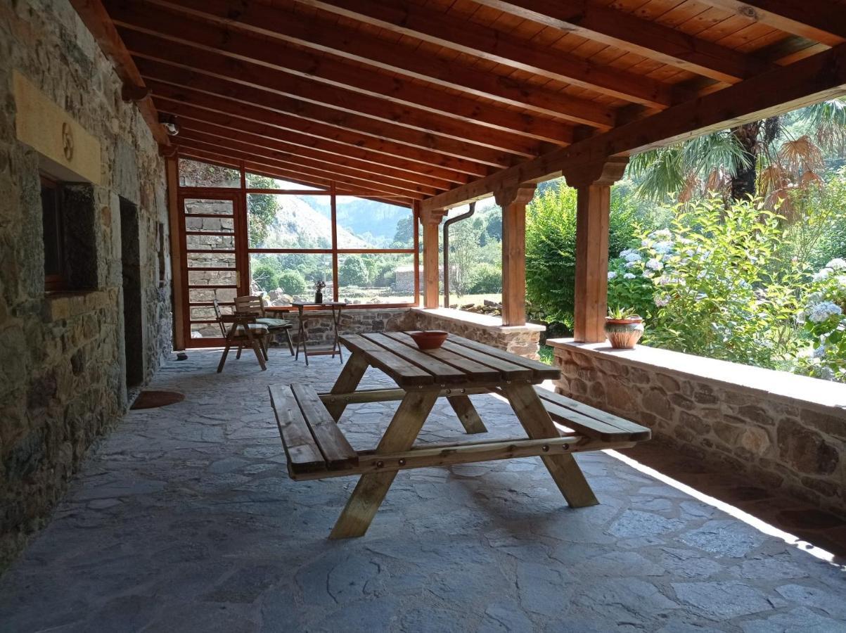 Amplia y cómoda casa de piedra con porche y jardín San Roque de Ríomiera Exterior foto