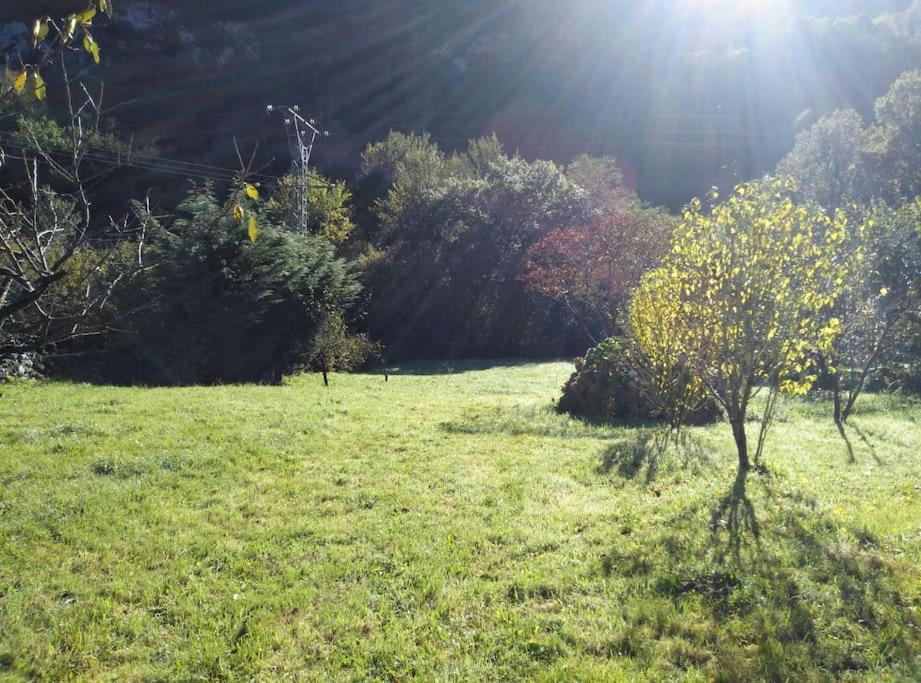 Amplia y cómoda casa de piedra con porche y jardín San Roque de Ríomiera Exterior foto